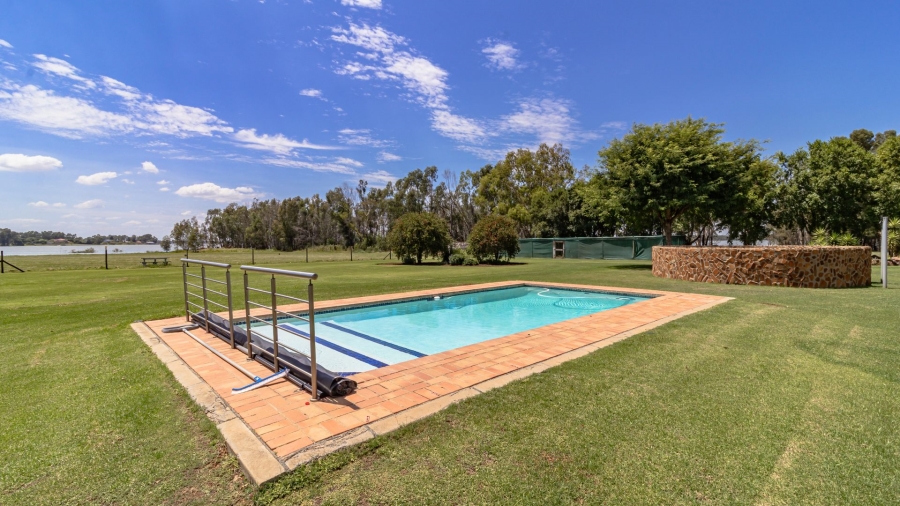 7 Bedroom Property for Sale in Oranjeville Free State